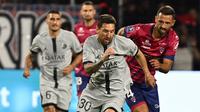 Lionel Messi tampil menawan pada laga pekan pertama Liga Prancis 2022/2023 saat mengalahkan Clermont Foot 5-0 pada Minggu (07/08/2022) dini hari WIB. (AFP/Jean-Philippe Ksiazek)