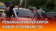 Detik-detik penangkapan perampok terekam kamera warga. Terjadi di Gerbang Tol Pasirkoja, Bandung pada Senin (25/4/2022) petang. Sejumlah polisi berusaha mencegat dan menodong dua perampok di dalam mobil.