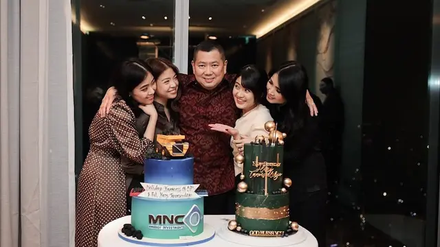 Tampil Serasi dengan Kekasih, Ini 7 Potret Kevin Sanjaya di Ulang Tahun Calon Mertua