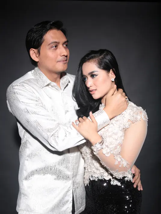 Baik Tiara Dewi dan Lucky Hakim ini kegagalan yang kedua kalinya. Lantas langkah apa bagi Tiara Dewi yang kembali gagal membina rumah tangganya. Setelah itu, janda satu anak itu ingin fokus pada kariernya. (Febio Hernanto/Bintang.com)