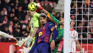 Barcelona gagal menambah poin saat bertandang ke markas Girona dalam laga lanjutan Liga Spanyol 2025/2026. (AFP/Josep Lago)