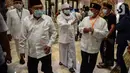 Ketua Dewan Masjid Indonesia (DMI) Jusuf Kalla (kiri) hadiri acara peluncuran "Gerakan Nasional Mengisi Masjid dengan 1 Juta Sajadah Pelindung COVID-19" di Masjid Istiqlal, Jakarta, Kamis (11/3/2021). (Liputan6.com/Johan Tallo)