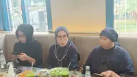 Direktur Penyuluhan, Pelayanan, dan Hubungan Masyarakat Ditjen Pajak Pajak, Dwi Astuti bertemu dengan media di kawasan Senopati, Jakarta Selatan, Rabu (28/2/2024). (Sulaeman/Merdeka.com)