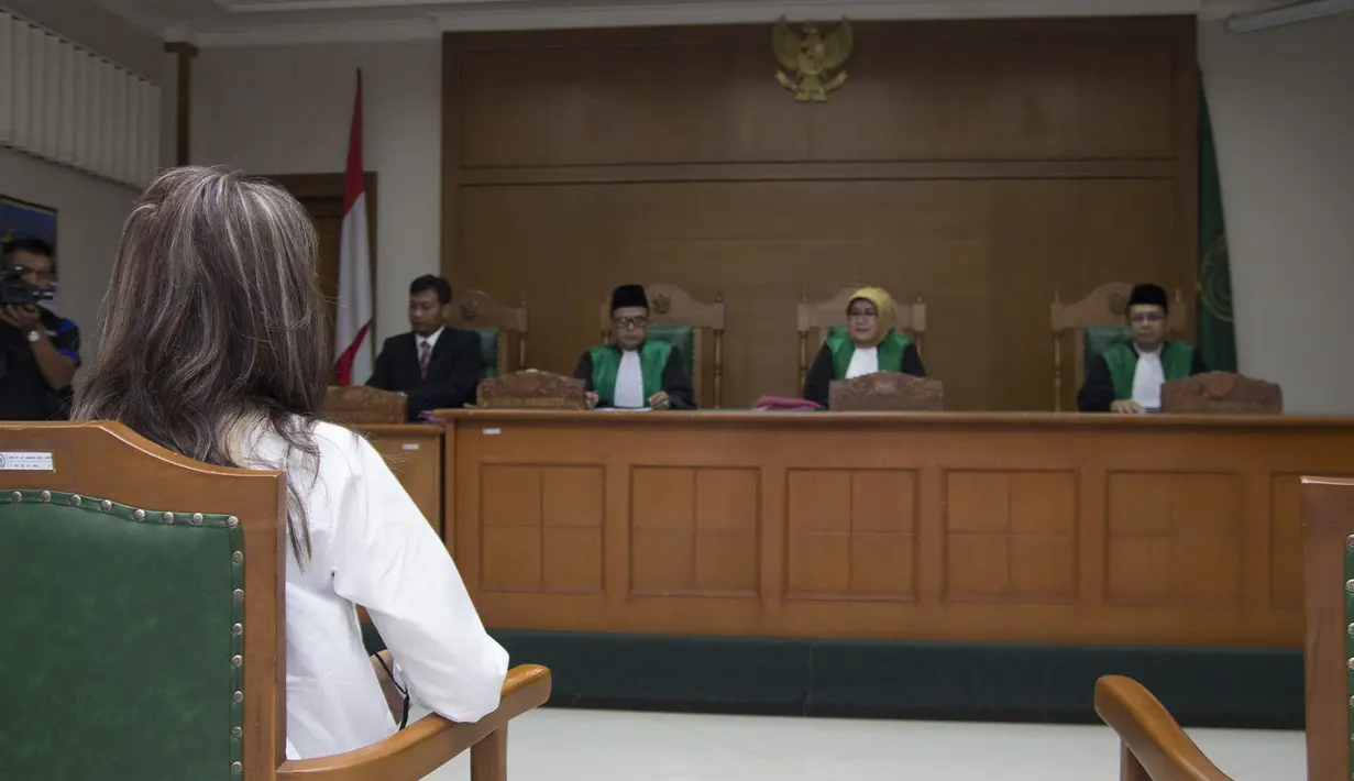 Ditemui di Pengadilan Agama Jakarta Selatan, di bilangan Ragunan, Jakarta Selatan, Kamis (18/5/2017), Kirana menceritakan permasalahan yang terjadi dalam rumah tangganya sejak awal mereka menikah. (Nurwahyunan/Bintang.com)