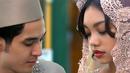 Meski hanya fiksi, namun foto pernikahan Naura Ayu dan Fadi Alaydrus seperti sungguhan. Detail penampilan dan makeup Naura Ayu juga sukses bikin pangling. Cukup lama menanti sejak dari rilis di Wattpad, novel hingga kini akhirnya dijadikan web series, banyak yang penggemar yang menantikan kisah cinta Naura Ayu (Aqila) dan Fadi Alaydrus (Kinan) di web series tersebut. (Liputan6.com/IG/@fadialaydrus)