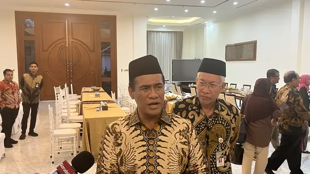 Menteri Pertanian (Mentan) Andi Amran Sulaiman menyampaikan isi pertemuan saat menghadap Presiden Prabowo Subianto di Istana Negara Jakarta pada Kamis 20 November 2025.