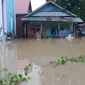 Banjir bandang di Mamuju merendah sejumlah pemukiman warga (Liputan6.com/Abdul Rajab Umar)
