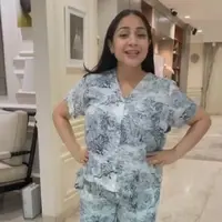 Selain sering tampil dengan barang branded, Nagita Slavina juga sering mempromosikan busana yang digunakannya dan memiliki harga lebih terjangkau. Piyama bermotif floral dari brand 2elsignature ini, bernuansa hitam putih ini memiliki harga Rp150.000. Foto: Instagram.