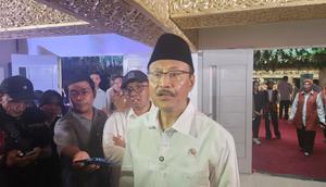 Menteri Sosial, Gus Ipul saat ditemui usai mengikuti kegiatan pra launching sekolah rakyat di Surabaya, Jawa Timur. (Liputan6.com/Dicky Agung Prihanto)
