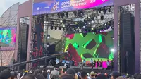Dewa 19 Featuring All-Stars mengguncang panggung Formula E Jakarta 2025 di Sirkuit e-Prix Internasional Jakarta, Ancol, Jakarta Utara, pada Sabtu (21/6/2025). (Bola.com/Muhammad Adiyaksa)