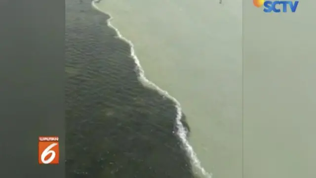 Heboh, Air Laut Terbelah Jadi 2 Warna di Selat Madura