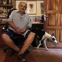 Mantan Presiden Uruguay, Jose Mujica, pernah dijuluki sebagai presiden paling sederhana sedunia. Keserderhanaannya ini patut ditiru olehmu. 