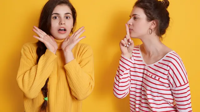 "Aku cuma kasih tahu kamu, jangan bilang siapa-siapa, ya."