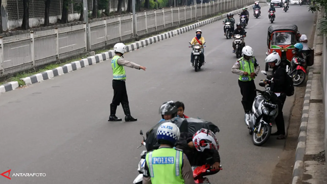 razia-kendaraan-simpatik-130516b.jpg