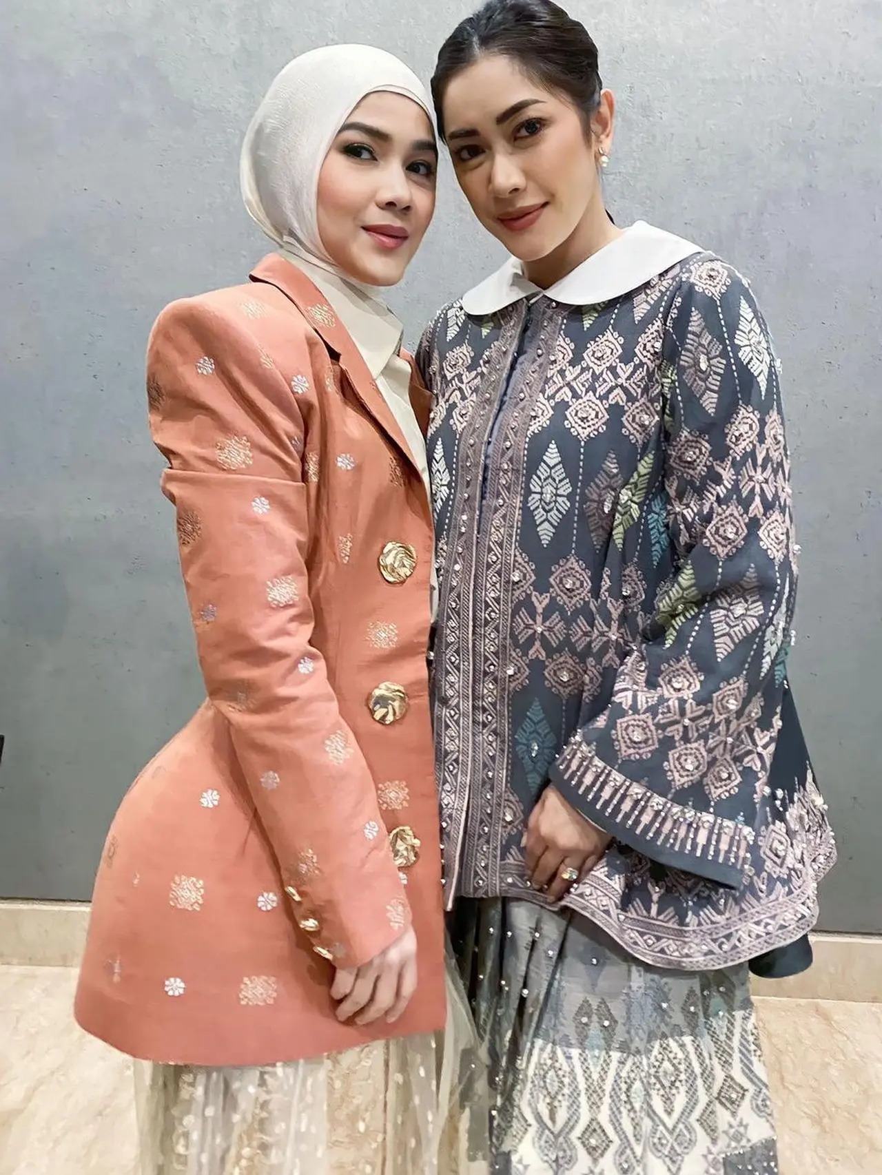 4 Inspirasi Model Blus Kebaya ala Selebriti, Tetap Stylish dan Tak ...