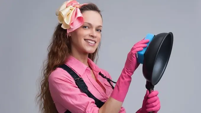 Kerak bisa bikin panci dan wajan cepat rusak/copyright: thinkstockphotos.com