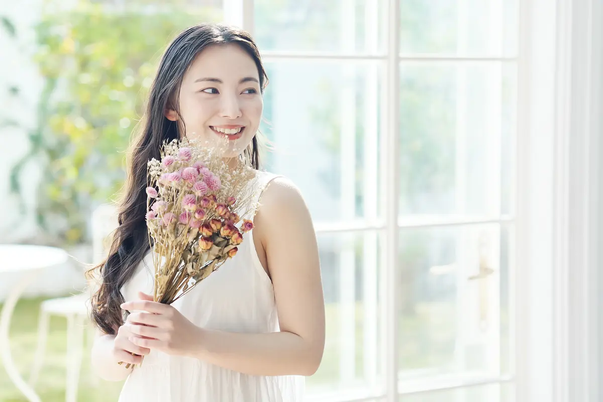 perempuan dan menghadirkan rasa bahagia