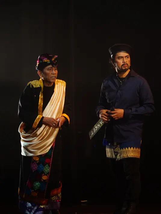 Laskar Bayaran ini diperankan oleh Lola Amaria, Cak Lontong, Akbar, Marwoto, Agus Ocha, Gareng, Wosben, Joned dan banyak lainnya. Selain itu, ada juga beberapa musisi ternama yang mengisi musik di pementasan. (Nurwahyunan/Bintang.com)