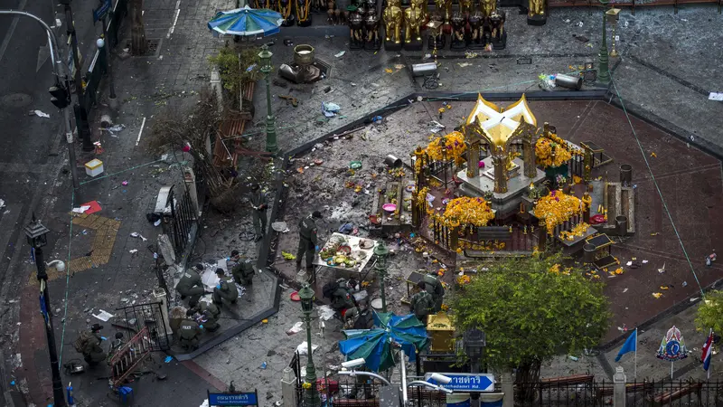 Detik-detik Ledakan Bom Bangkok di Pinggir Jalan