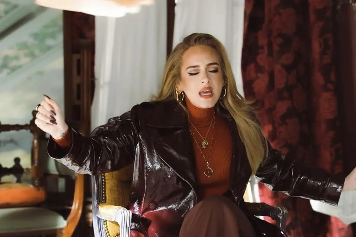 Penata Rias Adele Berbagi Bagaimana Dia Membuat Winged Eyeliner yang Ikonik/dok. Instagram @adele