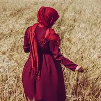 Ilustrasi Gamis Satin (Credit: Chermiti Mohamed/Unsplash)