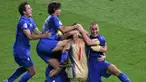 Adu penalti mulai diperkenalkan untuk menentukan pemenang dalam sebuah laga knock-out di Piala Dunia mulai edisi 1982 di Spanyol. Hingga edisi terakhir pada 2018 di Rusia, tercatat telah terjadi 30 laga yang harus diselesaikana dengan tos-tosan tersebut mulai babak 16 Besar hingga laga final. Jika dipersempit hanya di babak semifinal dan final saja, maka ada 7 laga yang harus diselesaikan dengan adu penalti. Berikut daftar ketujuh laga tersebut. (AFP/Valery Hache)