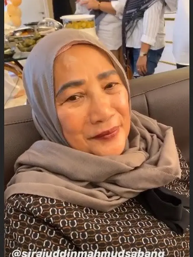 7 Momen Zaskia Gotik Pulang Ke Kampung Halaman Suami, Bertemu Mertua dan Saudara Ipar
