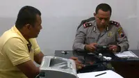 Bawa softgun dekat TPS, Iksanuddin di bekuk polisi (Edhie Prayitno Ige/Liputan6.com)