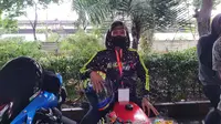 Salah satu pembalap alias joki di Street Race Jakarta yang diselenggarakan Polda Metro Jaya, Agung, (Merdeka/Bachtiarudin Alam)