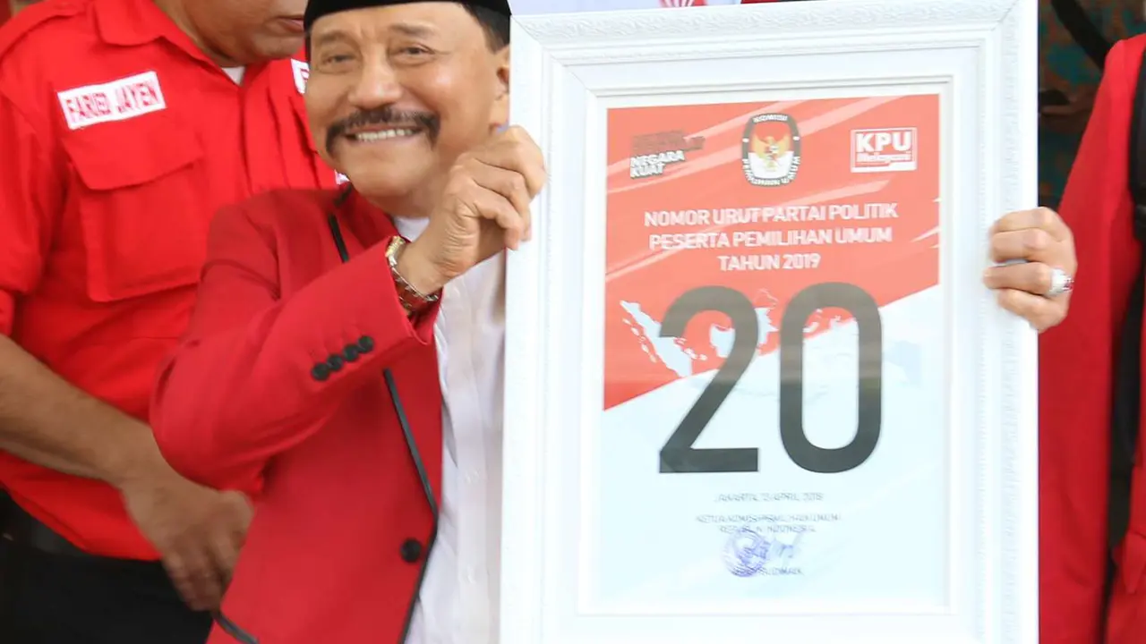 Senyum Semringah Hendropriyono Saat Dapat Nomor Urut 20