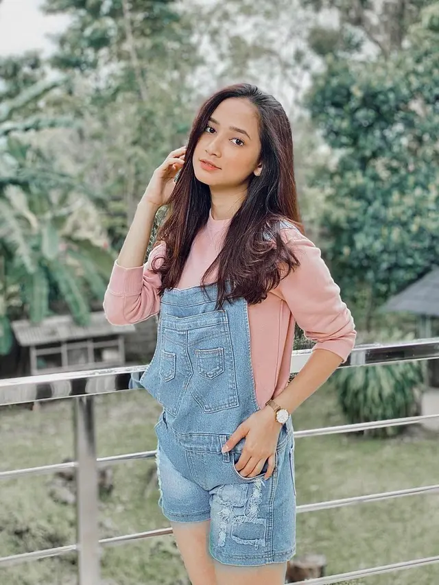 7 Potret Terbaru Nadira Sungkar Pemain Sinetron Roda Roda Gila