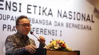 Ketua MPR RI, Zulkifli Hasan memberikan sambutan dalam pembukaan acara Pra Konferensi Nasional Etika Berbangsa dan Bernegara di Jakarta, Rabu (5/3). Dalam pra konferensi 1 tersebut membahas Etika Nasional di Indonesia. (Liputan6.com/Faizal Fanani)
