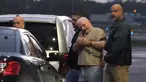 Gaya mantan presiden Panama, Ricardo Martinelli saat diekstradisi dari Bandara Opa Locka, dekat Miami, Florida, AS, Senin (11/6). AS mengekstradisi Martinelli agar diadili di negaranya. (Gaston De Cardenas/AFP)