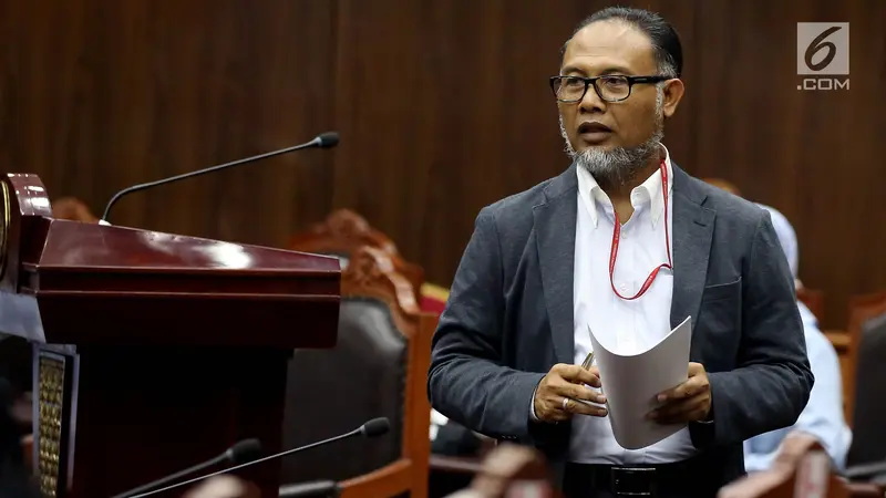 Mantan Wakil Ketua Komisi Pemberantasan Korupsi (KPK) Bambang Widjojanto menyarankan Anas Urbaningrum untuk memiliki sikap legowo menerima kesalahan.