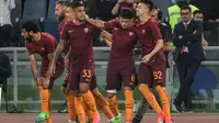 AS Roma merayakan gol yang dicetak Stephan El Shaaray ke gawang Juventus. (AFP/Andreas Solaro)