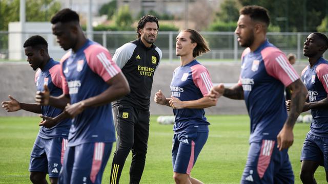 Fabio Grosso Pertama Kali Pimpin Latihan Lyon