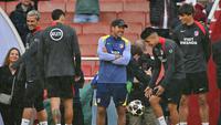 Diego Simeone Bantah Isu Takhayul soal Atletico Madrid Pindah Hotel Jelang Hadapi Arsenal di Leg 2 Semifinal Liga Champions: Ini Lebih Murah