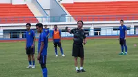 Timnas Malaysia U-23 dipimpin pelatih Ong Kim Swee berlatih di Stadion Arcamanik, Bandung, Kamis (16/8/2018), jelang laga melawan Korsel di penyisihan Grup E Asian Games 2018. (Bola.com/Dok. FAM Twitter)
