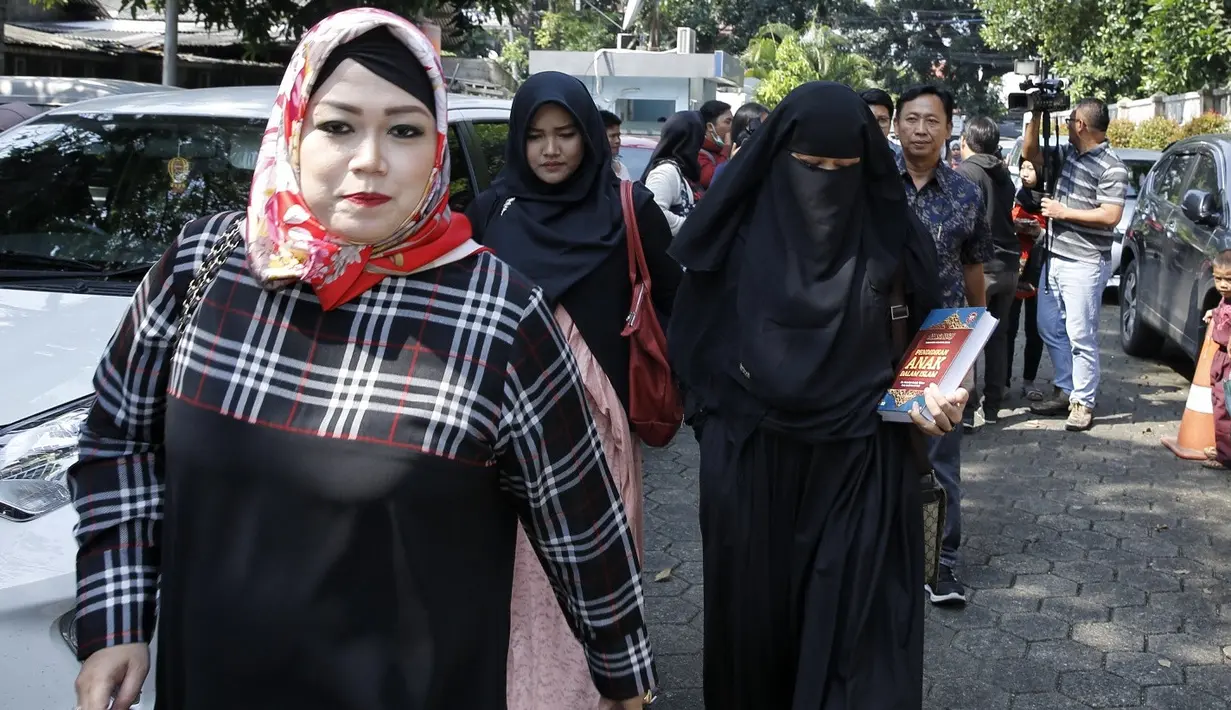 Ina Rachman selaku kuasa hukum Dian, mengatakan sidang yang beragenda mediasi itu akhirnya berujung bahagia.  (Adrian Putra/Bintang.com)