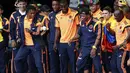 Para pemain Timnas Kolombia menari-nari di atas panggung saat selebrasi penyambutan di taman Bolivar, Bogota, (6/7/2014). (REUTERS/John Vizcaino)