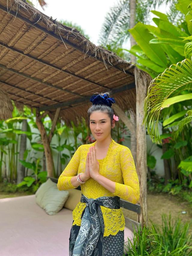 Lepas Hijab, Ini 7 Potret Terbaru Stevi Agnecya Saat Liburan di Bali yang Tuai Sorotan