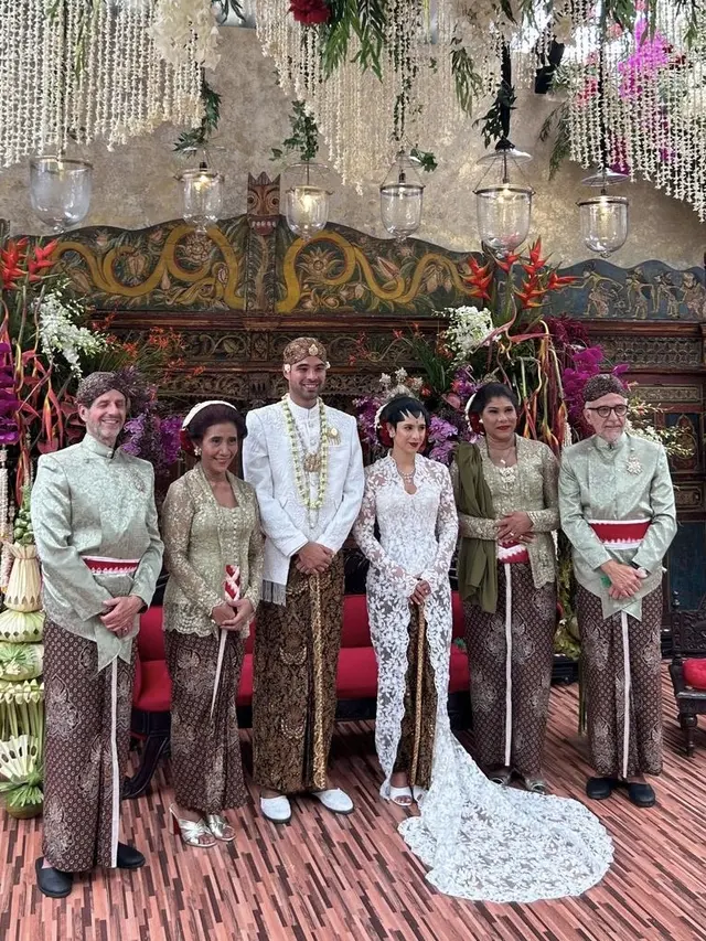 Susi Pudjiastuti saat Siraman dan Akad Nikah Putrinya, Nadine Kaiser.