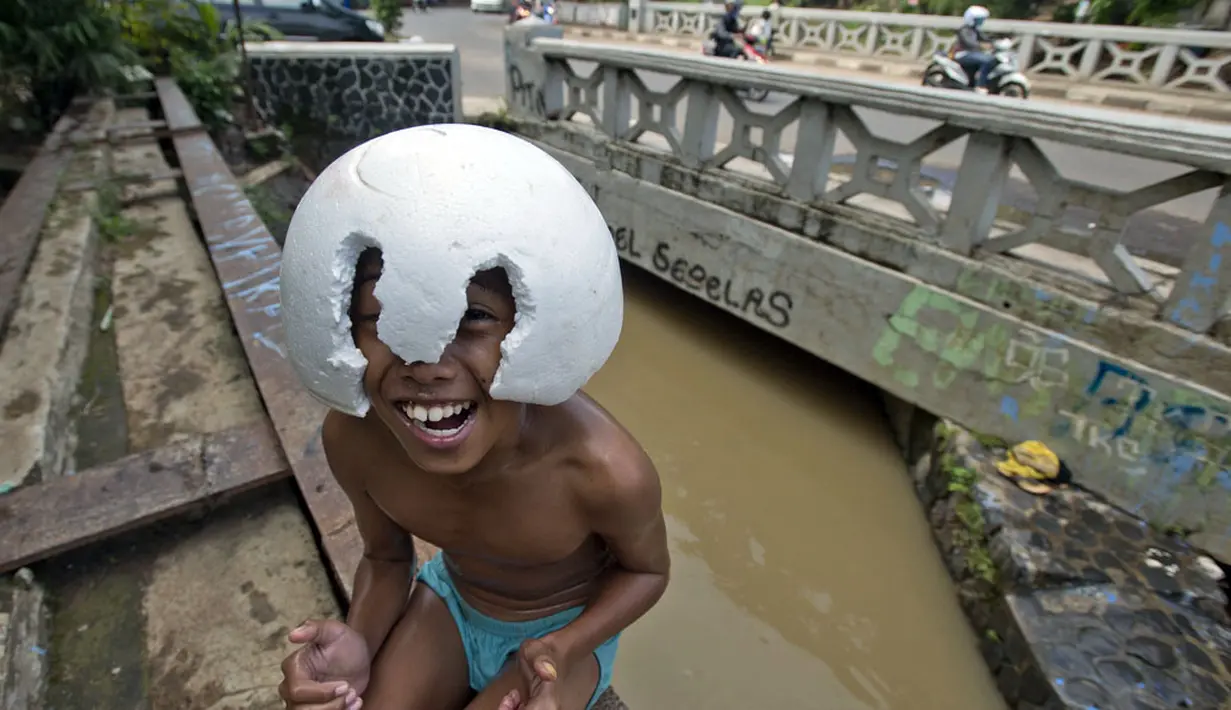 Dalam rangka peringatan Hari Anak Nasional, KPAI menyerukan untuk meneguhkan solidaritas sosial, peduli anak jalanan, melindungi dan memenuhi hak anak-anak yang terpinggirkan secara sosial, (23/7/2014). (ANTARA FOTO/Rosa Panggabean)