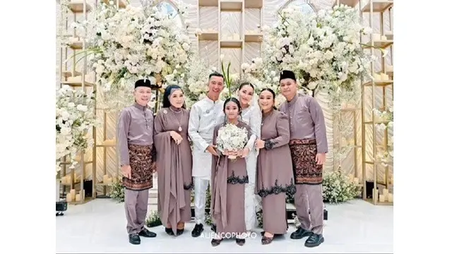 6 Potret Kedekatan Muhammad Fardhana dengan Keluarga Ayu Ting Ting di Momen Lamaran