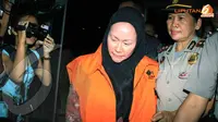 Ratu Atut Tidur Beralaskan Terpal