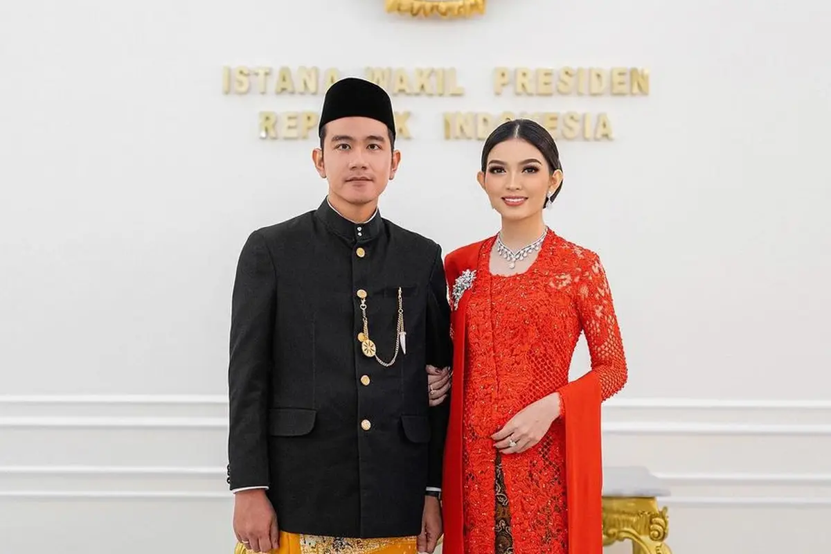 6 Family Portrait Perdana Gibran Rakabuming Raka Sebagai Wakil Presiden RI, Selvi Ananda-La Lembah Manah Kompak Berkebaya Merah