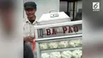 Seorang tukang bakpao memiliki bakat terpendam. Ia memiliki suara aduhai dan goyang gemulai yang buat warganet tercengang.