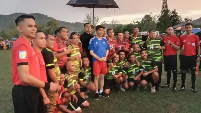 Presiden Jokowi Kunjungi NTT, Main Sepak Bola Hingga Tinjau Rumah Sakit