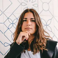 Ilustrasi wanita dewasa, bijaksana, percaya diri. (Photo by Ruben Ramirez on Unsplash)