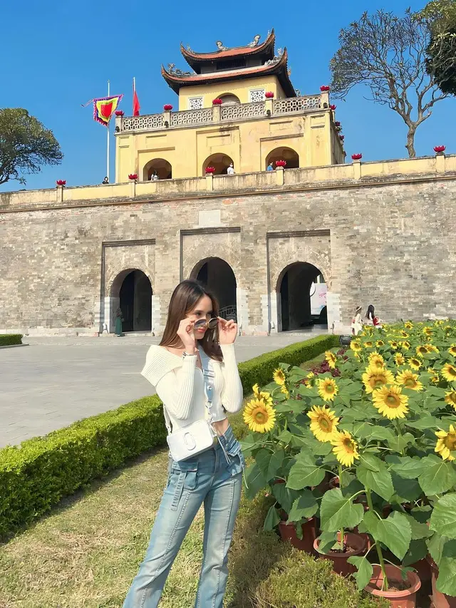 8 Potret Liburan Cinta Laura di Vietnam, Pamer Kemesraan dengan Arya Vasco